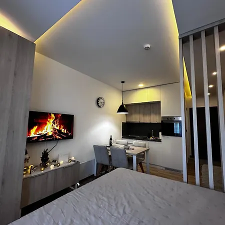 Woodland B65 Hill Apartment