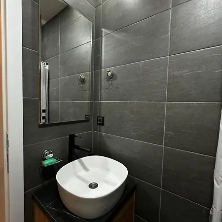 Woodland B65 Hill Apartment