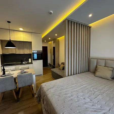 Woodland B65 Hill Apartment *